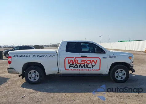 2017 Toyota Tundra Sr5 5.7L V8 z USA, uszkodzony, nr VIN 5TFRW5F18HX228155